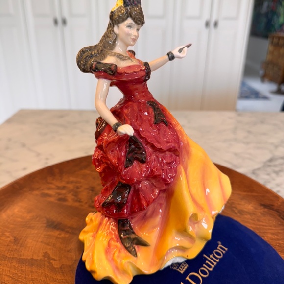 Belle Royal Doulton Figurine of the Year for 1996 HN 3707. Limited Edition. - Picture 4 of 9